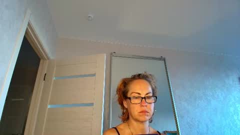 Snapshot of lioraweiss chatting on 06-20-26, 02:42 Liora Weiss online show from 06-20-26, 02:42