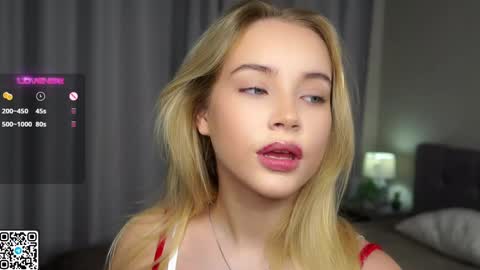 Snapshot of lipswithsmileonthem chatting on 12-14-24, 01:06 Amelia online show from 12-14-24, 01:06