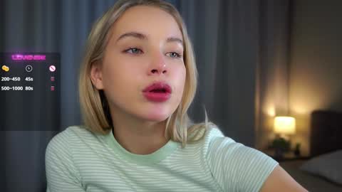 Snapshot of lipswithsmileonthem chatting on 12-18-24, 04:09 Amelia online show from 12-18-24, 04:09