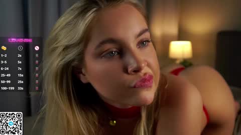 Snapshot of lipswithsmileonthem chatting on 12-25-24, 04:12 Amelia online show from 12-25-24, 04:12