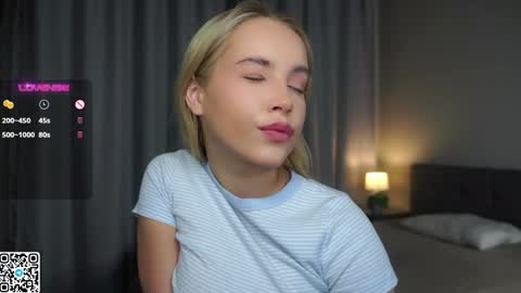 Snapshot of lipswithsmileonthem chatting on 12-27-24, 01:11 Amelia online show from 12-27-24, 01:11