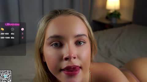 Snapshot of lipswithsmileonthem chatting on 12-27-24, 04:15 Amelia online show from 12-27-24, 04:15