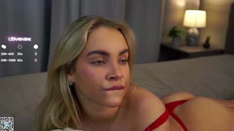 Snapshot of lipswithsmileonthem chatting on 01-19-25, 04:12 Amelia online show from 01-19-25, 04:12