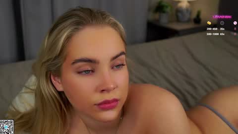 Snapshot of lipswithsmileonthem chatting on 01-24-25, 01:13 Amelia online show from 01-24-25, 01:13