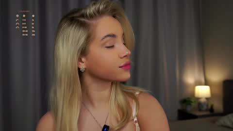 Snapshot of lipswithsmileonthem chatting on 02-09-25, 01:11 Amelia online show from 02-09-25, 01:11