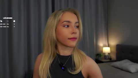 Snapshot of lipswithsmileonthem chatting on 02-17-25, 01:04 Amelia online show from 02-17-25, 01:04