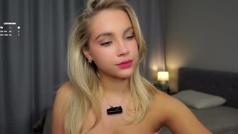 Snapshot of lipswithsmileonthem chatting on 02-25-25, 01:09 Amelia online show from 02-25-25, 01:09