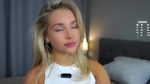 Snapshot of lipswithsmileonthem chatting on 03-03-25, 12:04 Amelia online show from 03-03-25, 12:04