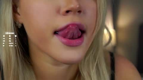 Snapshot of lipswithsmileonthem chatting on 03-05-25, 01:10 Amelia online show from 03-05-25, 01:10