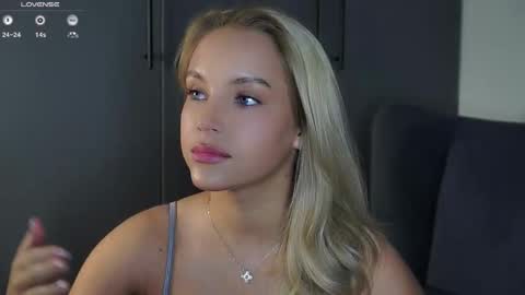 Snapshot of lipswithsmileonthem chatting on 09-09-25, 01:05 Amelia online show from 09-09-25, 01:05