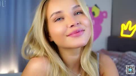 Snapshot of lipswithsmileonthem chatting on 10-11-25, 04:33 Amelia online show from 10-11-25, 04:33