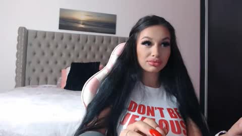 Snapshot of lisa104739 chatting on 09-28-25, 07:30 Lisa online show from 09-28-25, 07:30