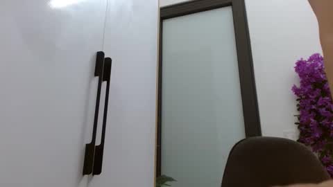 Snapshot of lisa_1011 chatting on 04-06-26, 10:22 lisa_1011 online show from 04-06-26, 10:22