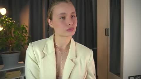 Elisabeth or Lisa online show from 09-27-25, 08:14