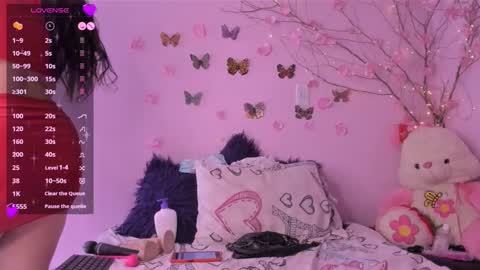 Snapshot of lisa_tennor chatting on 12-17-24, 04:00 Alisha Tennor online show from 12-17-24, 04:00