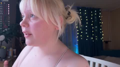 -Lisa- Help me to reach 100 thumbs up3 online show from 04-05-26, 08:28