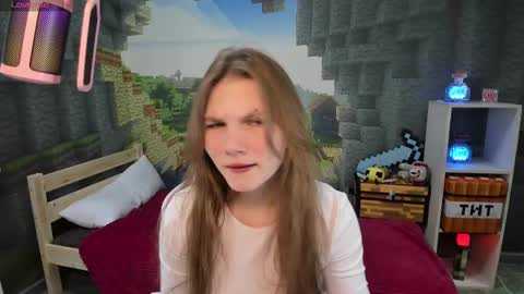 Lisa online show from 03-09-25, 08:42