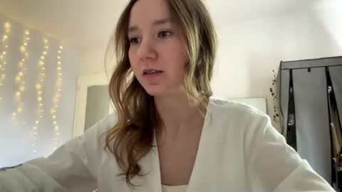 Snapshot of lisasmall chatting on 06-13-26, 04:16 lisasmall online show from 06-13-26, 04:16