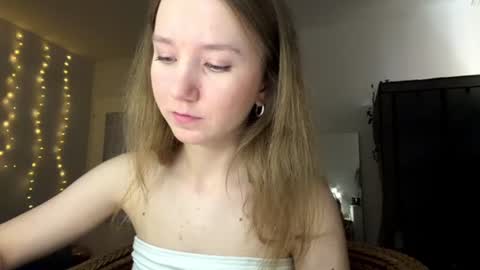 Snapshot of lisasmall chatting on 06-18-26, 06:12 lisasmall online show from 06-18-26, 06:12