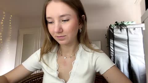 Snapshot of lisasmall chatting on 07-24-26, 04:38 lisasmall online show from 07-24-26, 04:38