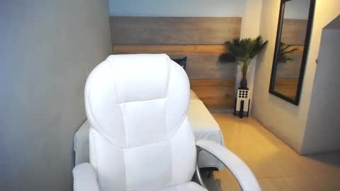 Liseth Fox online show from 12-28-24, 03:15