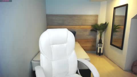 Liseth Fox online show from 02-21-25, 07:54