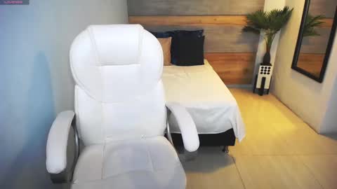 Liseth Fox online show from 02-23-25, 01:35