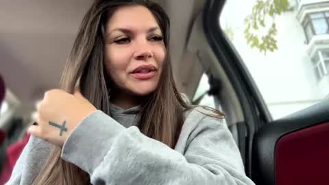 Lissa online show from 11-05-25, 10:04