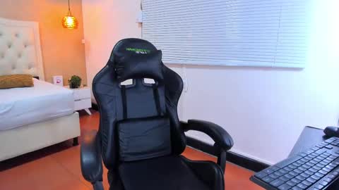 L I S S A  online show from 02-25-25, 03:42