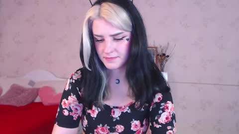 Alice Dont forget to thumbs up its very important  online show from 02-15-26, 07:27