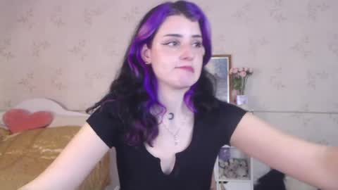 Snapshot of lissalucy chatting on 05-15-26, 01:18 Alice Dont forget to thumbs up its very important online show from 05-15-26, 01:18