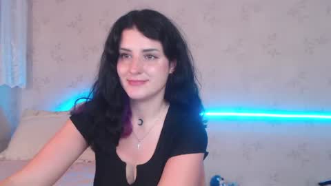 Snapshot of lissalucy chatting on 06-11-26, 02:04 Alice Dont forget to thumbs up its very important online show from 06-11-26, 02:04