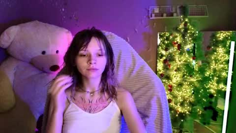 Snapshot of litabrom chatting on 12-17-25, 08:53 Lena online show from 12-17-25, 08:53