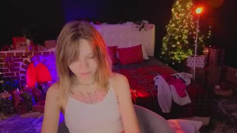 Snapshot of litabrom chatting on 12-18-25, 09:48 Lena online show from 12-18-25, 09:48