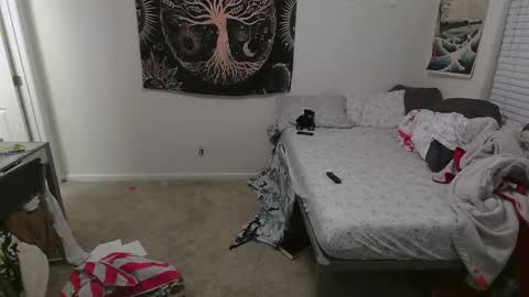 Peaches online show from 10-31-25, 06:25