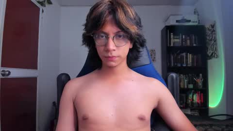 Snapshot of literateboy chatting on 02-05-26, 01:43 Literateboy online show from 02-05-26, 01:43