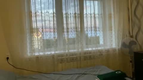 Snapshot of litle_girl05 chatting on 06-17-26, 05:58 LUNA online show from 06-17-26, 05:58