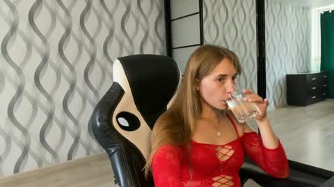 Snapshot of litle_girl05 chatting on 07-03-26, 08:21 LUNA online show from 07-03-26, 08:21