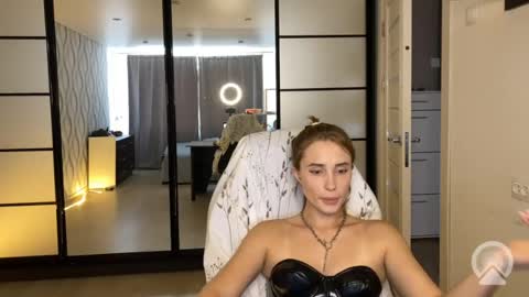 Snapshot of litle_girl05 chatting on 07-30-26, 11:20 LUNA online show from 07-30-26, 11:20
