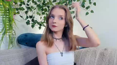 Snapshot of little__caprice chatting on 06-17-26, 08:06 Bella online show from 06-17-26, 08:06