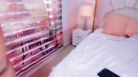 Snapshot of little__doll18 chatting on 05-08-26, 09:31 little__doll18 online show from 05-08-26, 09:31