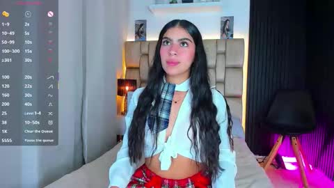 Sophie ---- connected from 1400 to 2100 Colombia time online show from 01-31-26, 07:23