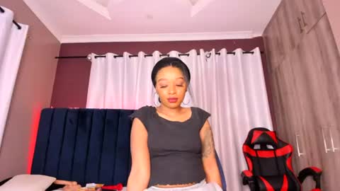 Snapshot of little_africa chatting on 06-25-26, 08:08 little_africa online show from 06-25-26, 08:08