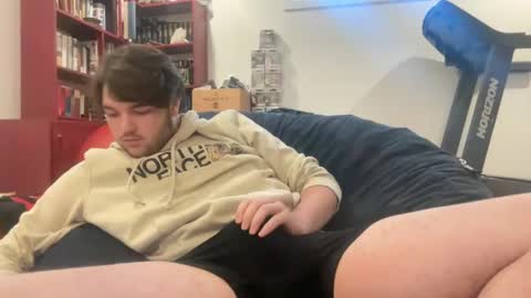 Snapshot of little_boi2much chatting on 12-15-24, 07:21 little_boi2much online show from 12-15-24, 07:21