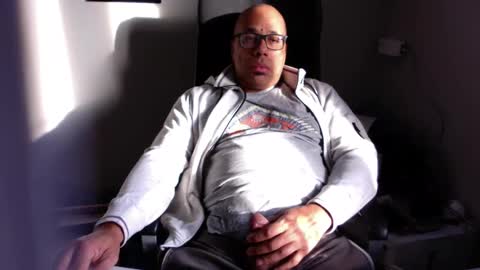 Snapshot of little_buddha chatting on 01-09-25, 01:35 Pure Black Power online show from 01-09-25, 01:35