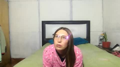 Snapshot of little_devil_diablita90 chatting on 09-19-25, 10:49 Diablita online show from 09-19-25, 10:49