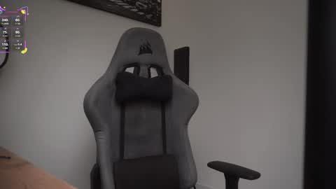 Help me reach 100 likes online show from 02-10-26, 07:18