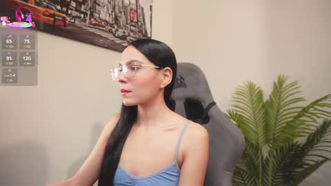 Snapshot of little_eli chatting on 06-07-26, 07:06 Help me reach 100 likes online show from 06-07-26, 07:06