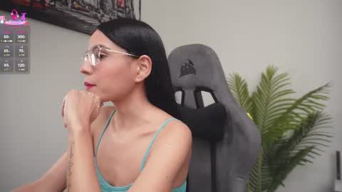 Snapshot of little_eli chatting on 06-24-26, 07:13 Help me reach 100 likes online show from 06-24-26, 07:13