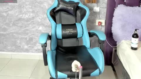 Lili online show from 01-19-25, 09:02